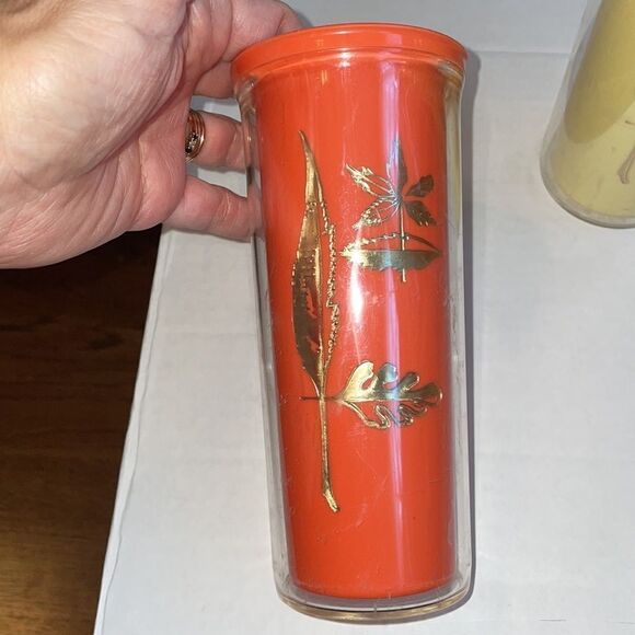 2 Vtg Mid Century plastic tumblers with gold leaf design - Picture 3 of 8